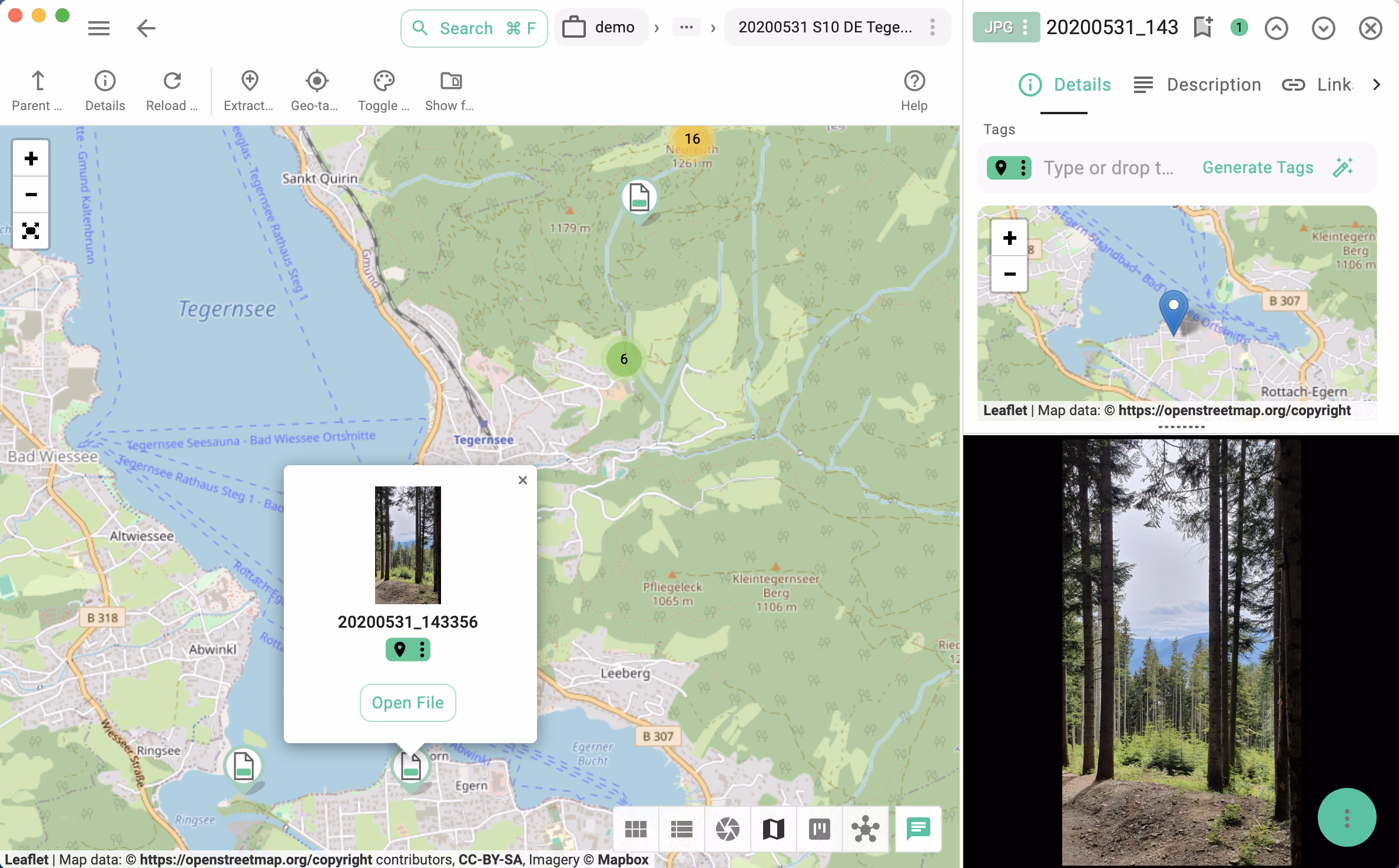 Shows the same photo gallery in the Mapique perspective